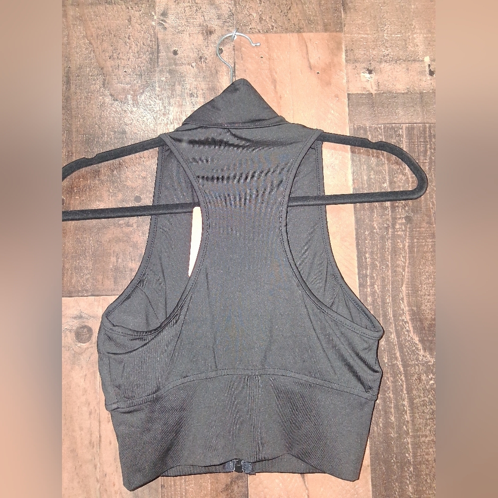 NWT GXQIL Sportwear Sports Padded Crop Top Size Small Black - Picture 3 of 4